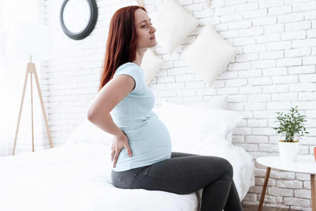 pregnant-woman-during-back-pain